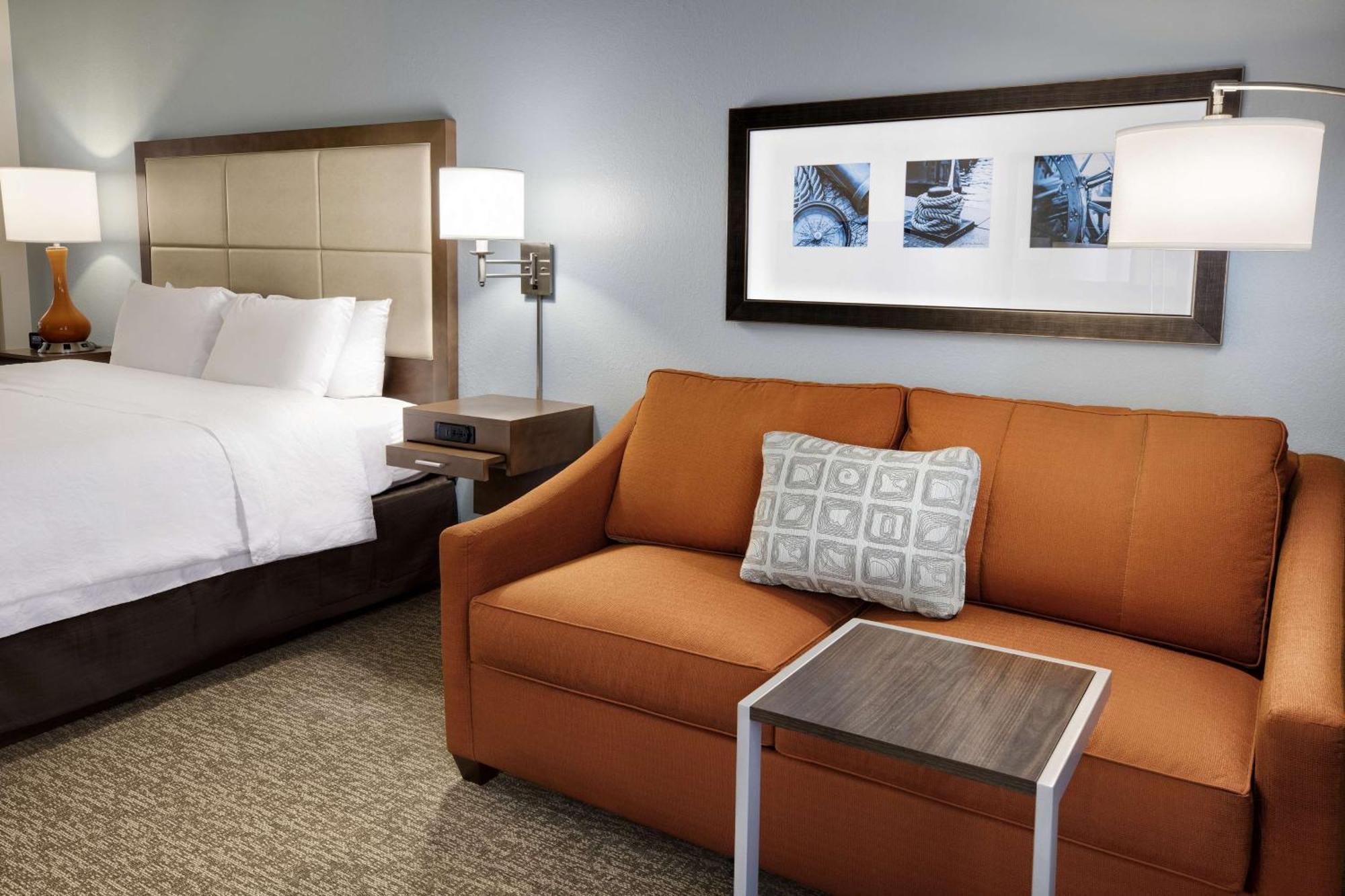 Deluxe King Room with Sofa Bed,1552329805:JPEG