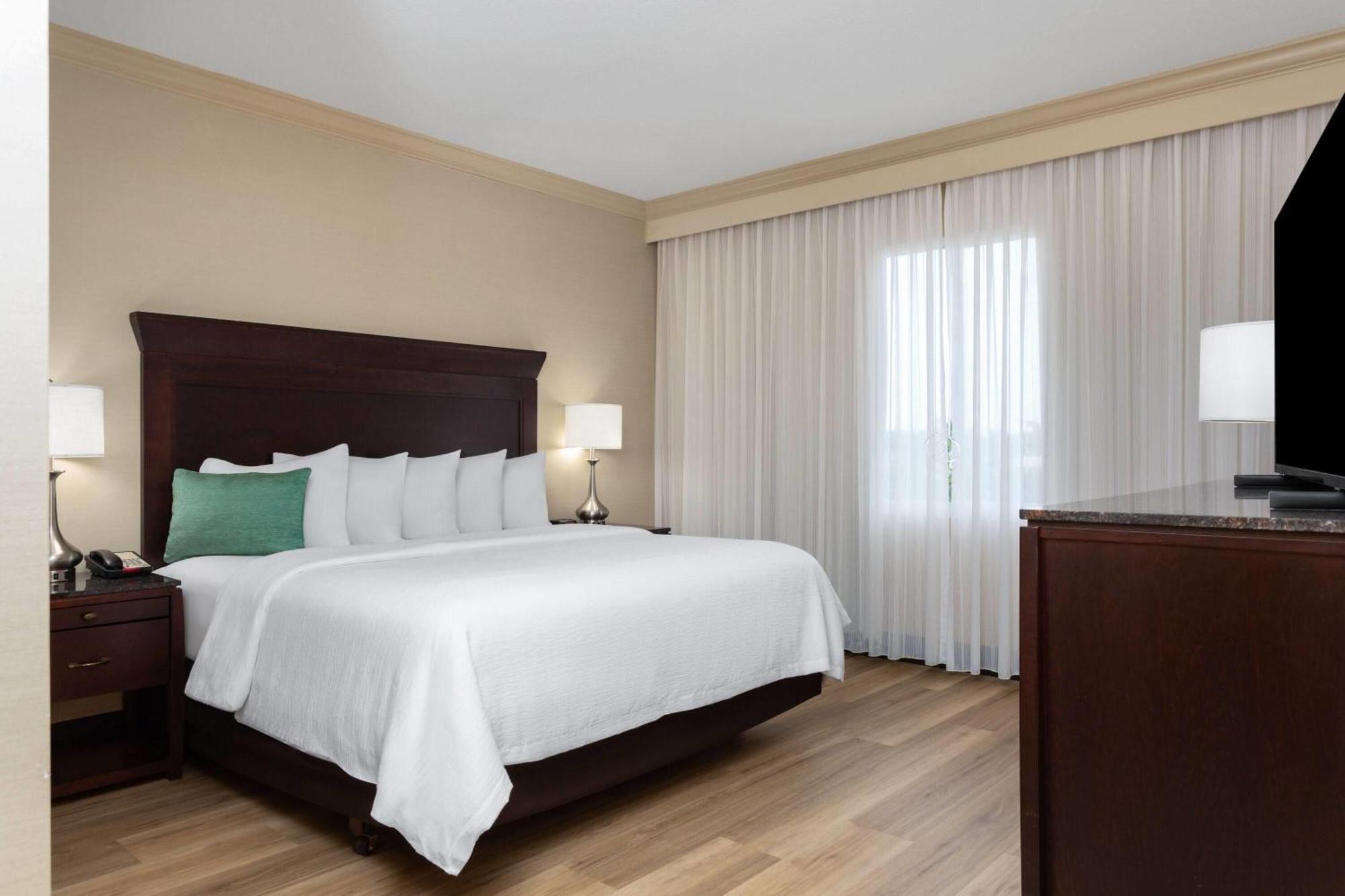 2 Queen Beds and 1 King Bed, Two-Bedroom, Mobility Accessible Suite, Non-Smoking,1710607213:JPEG