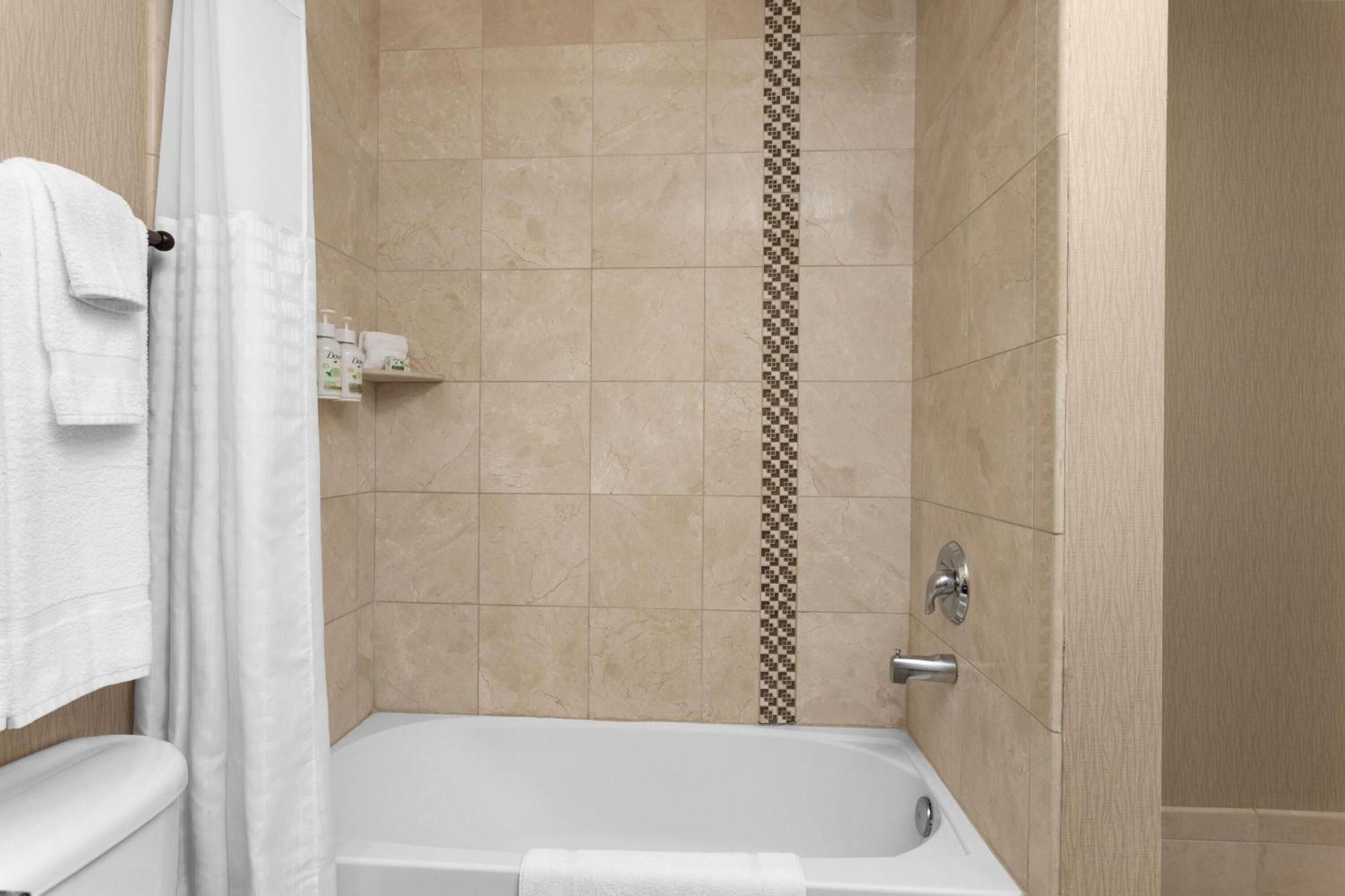 One-Bedroom Suite Two Queen Beds Non-Smoking